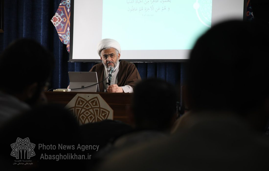 گزارش تصویری از هفتمین روز «مدرسه رمضانیه حکمت اسلامی» در مدرسه علمیه تخصصی عباسقلی خان